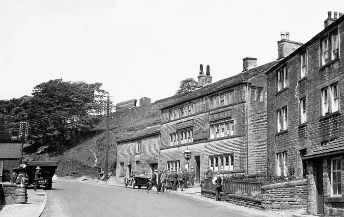 Framed Print : Cross Keys Inn, Delph early 1900's Framed Print : Cross Keys Inn, Delph early 1900's