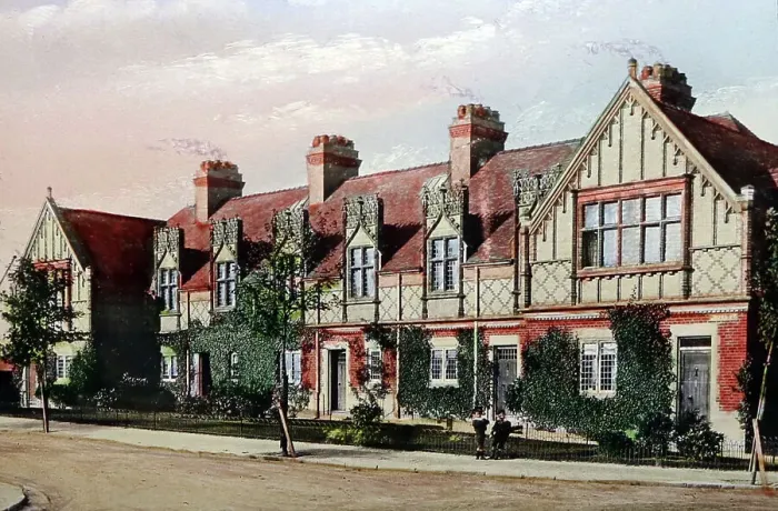 Framed Print : Cross Street, Port Sunlight Village, Wirral, early 1900s Framed Print : Cross Street, Port Sunlight Village, Wirral, early 1900s