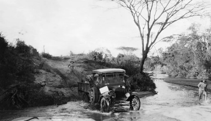 Framed Print : Crossing Sand River on safari, Africa Framed Print : Crossing Sand River on safari, Africa