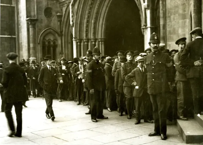 Framed Print : Crowd outside the Law Courts, London - Casement Trial Framed Print : Crowd outside the Law Courts, London - Casement Trial