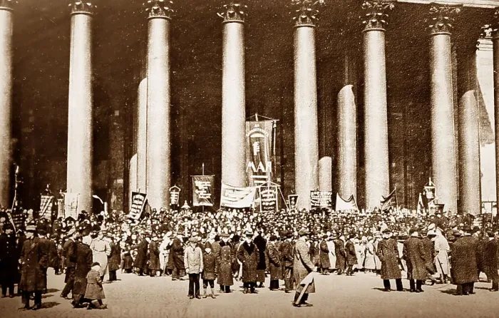 Framed Print : Crowd outside St. Paul's Cathedral, London, Victorian period Framed Print : Crowd outside St. Paul's Cathedral, London, Victorian period