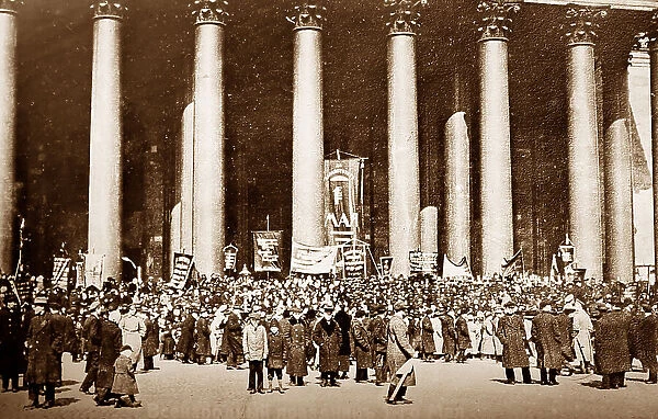 Crowd outside St. Paul's Cathedral, London, Victorian period