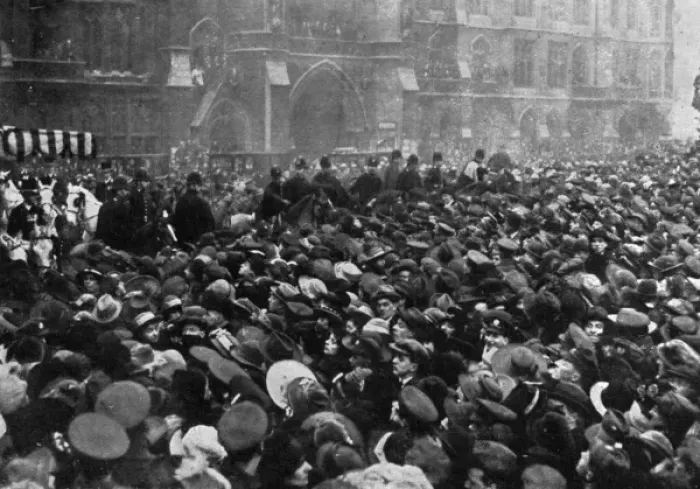 Framed Print : Crowd at wedding of Princess Patricia of Connaught