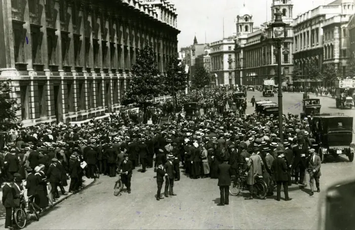 Framed Print : Crowd in Whitehall, near Downing Street, WW1 Framed Print : Crowd in Whitehall, near Downing Street, WW1