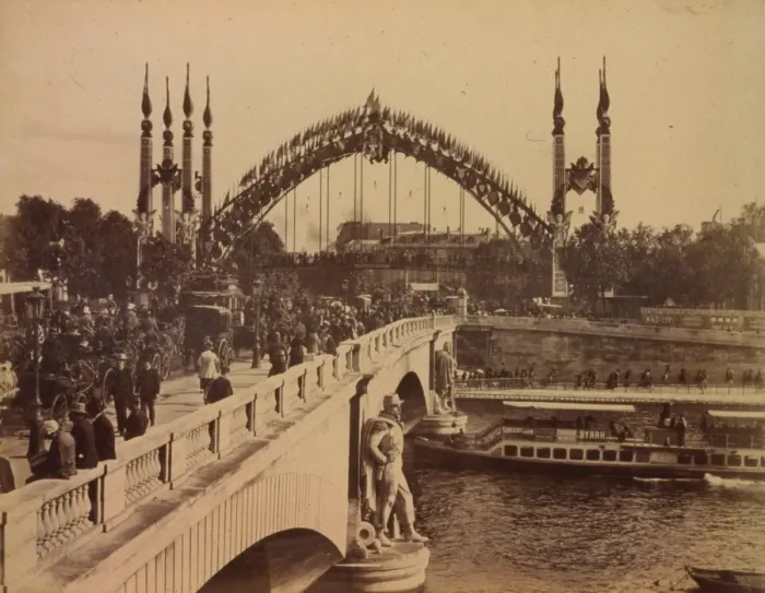 Framed Print : Crowds crossing the Pont de l Alma, looking toward the Passe Framed Print : Crowds crossing the Pont de l Alma, looking toward the Passe
