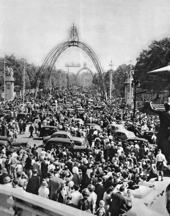 Framed Print : Crowds viewing decorated Mall prior to Coronation, 1953 Framed Print : Crowds viewing decorated Mall prior to Coronation, 1953