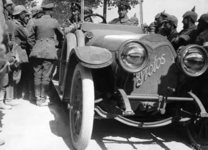 Framed Print : Crown Prince Wilhelm of Prussia in a car, WW1 Framed Print : Crown Prince Wilhelm of Prussia in a car, WW1