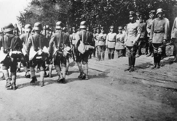 Crown Prince Wilhelm of Prussia with soldiers, Charleville