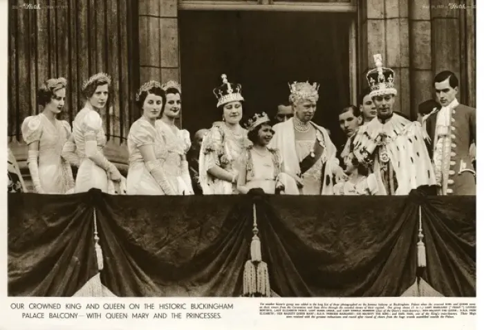 Framed Print : Our crowned King and Queen on the historic Buckingham Palace