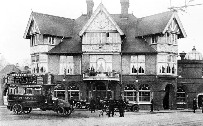 Framed Print : Croydon Swan and Sugar Loaf Pub early 1900s Framed Print : Croydon Swan and Sugar Loaf Pub early 1900s