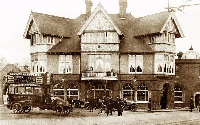 Framed Print : Croydon Swan and Sugar Loaf Pub early 1900s Framed Print : Croydon Swan and Sugar Loaf Pub early 1900s