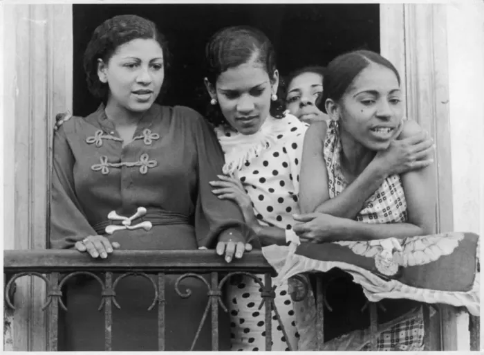 Framed Print : Cuban Woman & Girls Framed Print : Cuban Woman & Girls