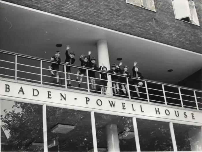 Framed Print : Cubs waving from Baden Powell House, London Framed Print : Cubs waving from Baden Powell House, London