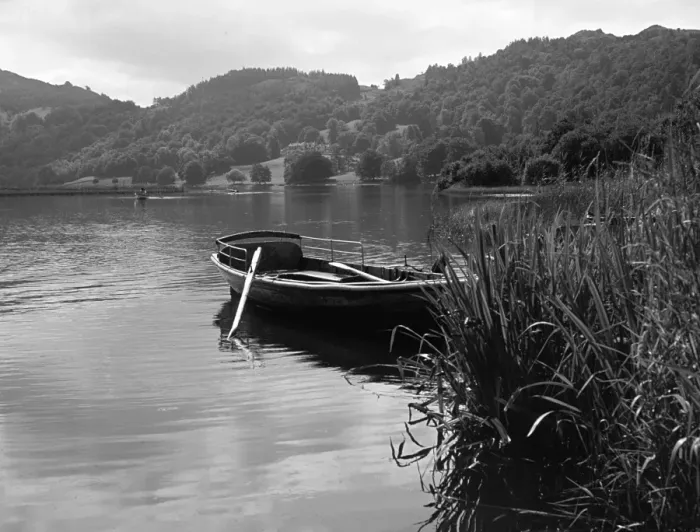 Framed Print : Cumbria, Lake District, Grasmere Lake - rowing boat Framed Print : Cumbria, Lake District, Grasmere Lake - rowing boat