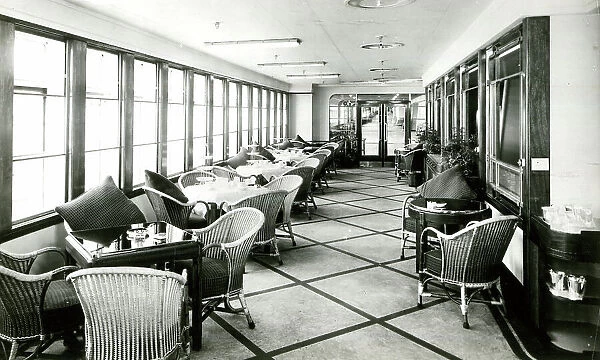 Cunard White Star, RMS Queen Mary, Garden Lounge