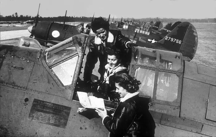 Framed Print : Curtiss A-25A Helldivers flown by US women-ferry-pilots