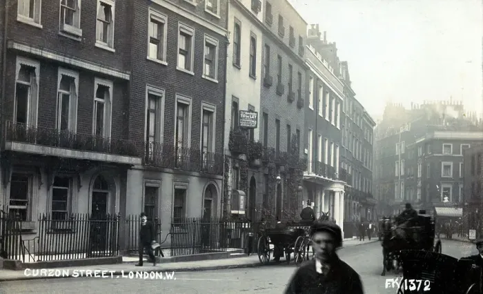 Framed Print : Curzon Street, Mayfair, London Framed Print : Curzon Street, Mayfair, London