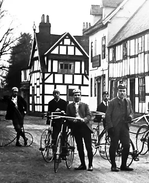 Framed Print : A Cycling Club in Ombersley, early 1900s Framed Print : A Cycling Club in Ombersley, early 1900s
