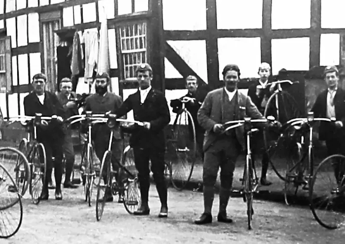 Framed Print : A Cycling Club in Ombersley, early 1900s Framed Print : A Cycling Club in Ombersley, early 1900s