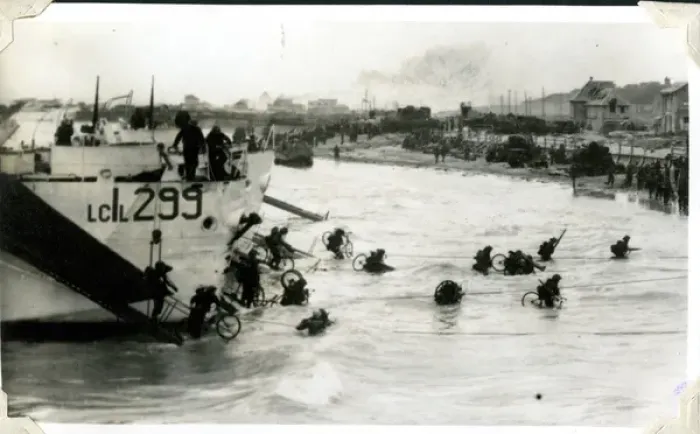 Framed Print : D-Day Canadians landing, Normandy, France, WW2 Framed Print : D-Day Canadians landing, Normandy, France, WW2