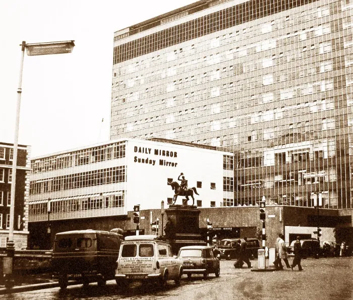 Framed Print : Daily Mirror HQ Holborn Circus London - probably 1960s Framed Print : Daily Mirror HQ Holborn Circus London - probably 1960s