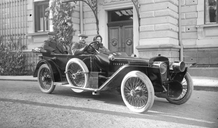Framed Print : Daimler car and passengers Framed Print : Daimler car and passengers