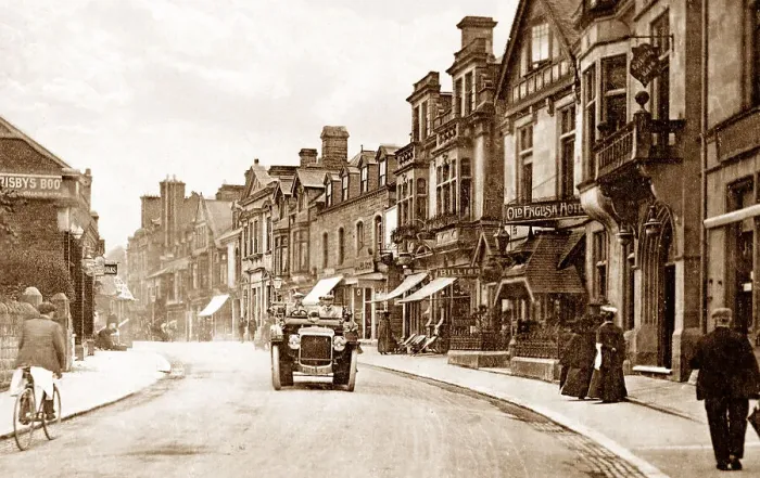 Framed Print : Dale Road, Matlock Framed Print : Dale Road, Matlock