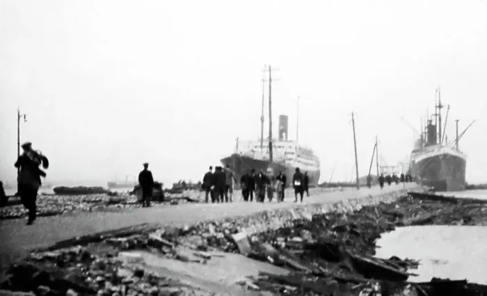 Framed Print : Damaged quay at Yokohama after the 1923 earthquake, Japan Framed Print : Damaged quay at Yokohama after the 1923 earthquake, Japan