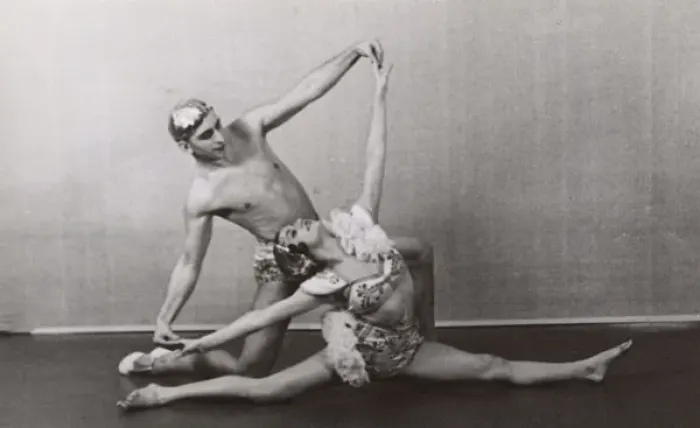 Framed Print : Dance, Ballet - two dancers demonstrating lifts and poses Framed Print : Dance, Ballet - two dancers demonstrating lifts and poses