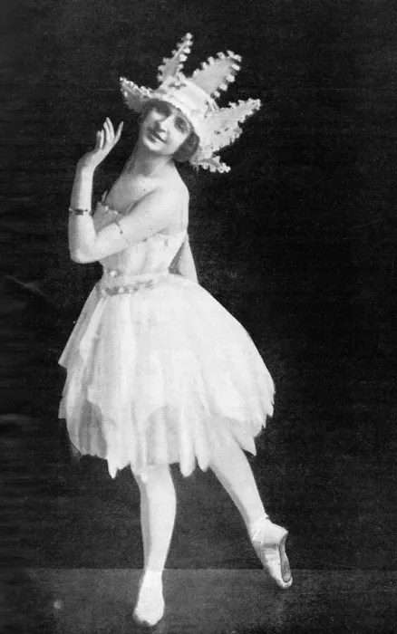 Framed Print : The dancer Ettorina Mazzuchelli, London, 1919 Framed Print : The dancer Ettorina Mazzuchelli, London, 1919