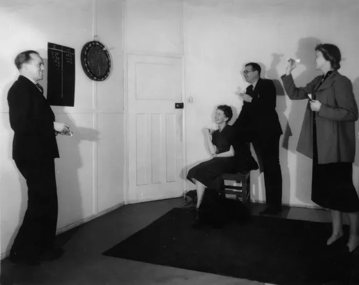 Framed Print : DARTS IN THE HOME / C1940 Framed Print : DARTS IN THE HOME / C1940