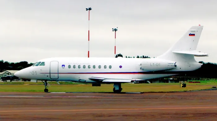 Framed Print : Dassault Falcon 2000EX L1-01 Framed Print : Dassault Falcon 2000EX L1-01