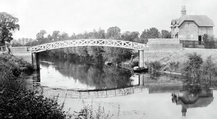 Framed Print : Datchet Bridge, Victorian period Framed Print : Datchet Bridge, Victorian period