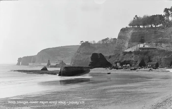 Framed Print : Dawlish Coast from King's Walk Framed Print : Dawlish Coast from King's Walk