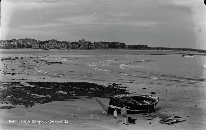 Framed Print : A Day at North Berwick Beach Framed Print : A Day at North Berwick Beach