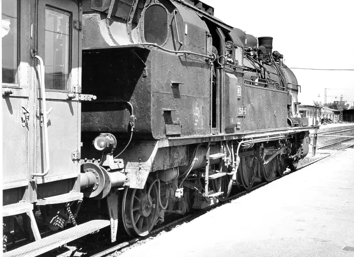 Framed Print : DB locomotive 052 733-3 Framed Print : DB locomotive 052 733-3