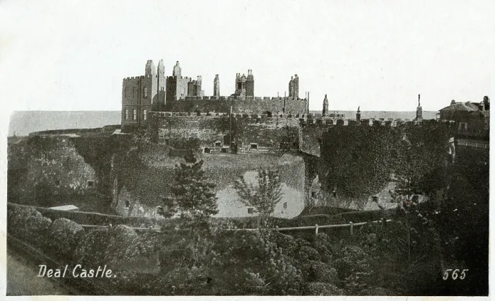 Framed Print : Deal, Kent - The Castle - at the rear are the captain's quarters, since demolished. Date: circa 1910s Framed Print : Deal, Kent - The Castle - at the rear are the captain's quarters, since demolished. Date: circa 1910s