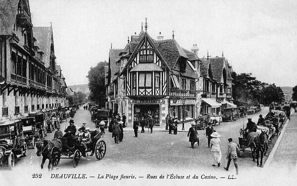 Deauville  /  Street Scene