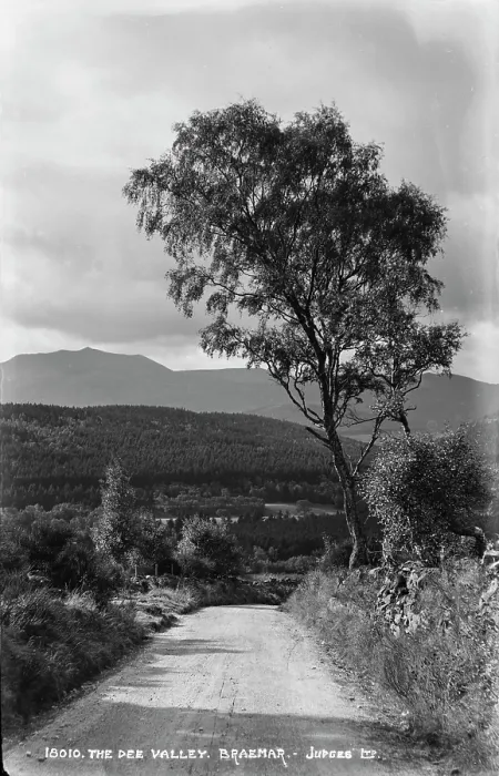 Framed Print : The Dee Valley, Braemar Framed Print : The Dee Valley, Braemar