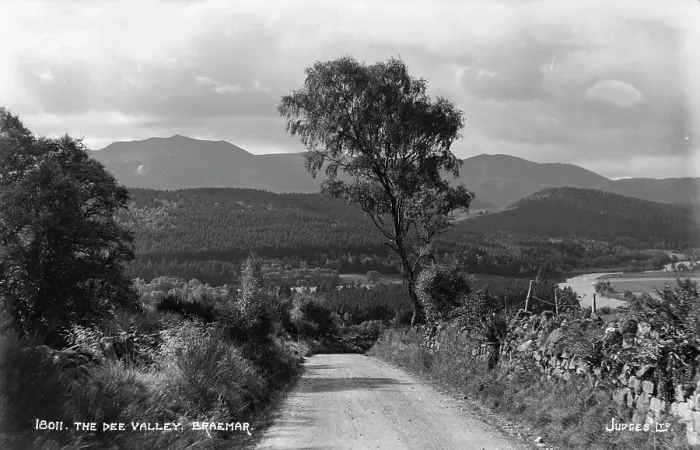 Framed Print : The Dee Valley, Braemar Framed Print : The Dee Valley, Braemar
