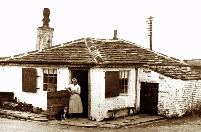 Framed Print : Deerplay Toll House, early 1900s Framed Print : Deerplay Toll House, early 1900s