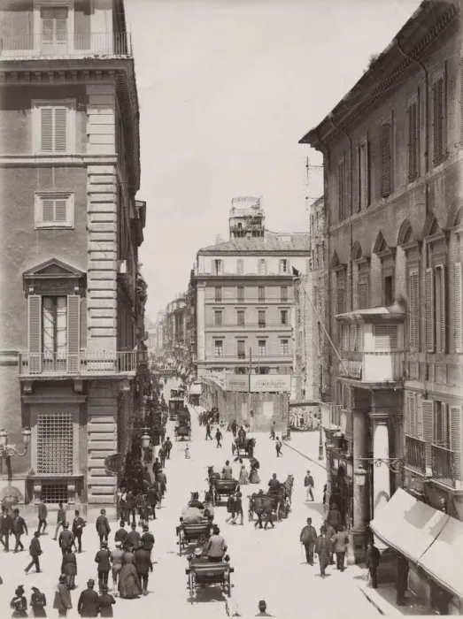 Framed Print : Via del Corso, Rome, Italy, busy with traffic Framed Print : Via del Corso, Rome, Italy, busy with traffic