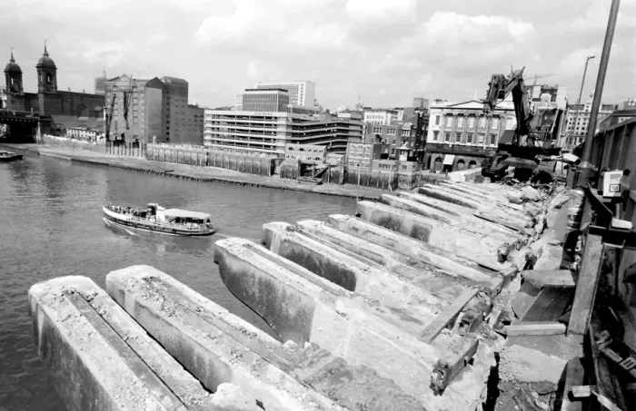 Framed Print : Demolition of London Bridge, London Framed Print : Demolition of London Bridge, London