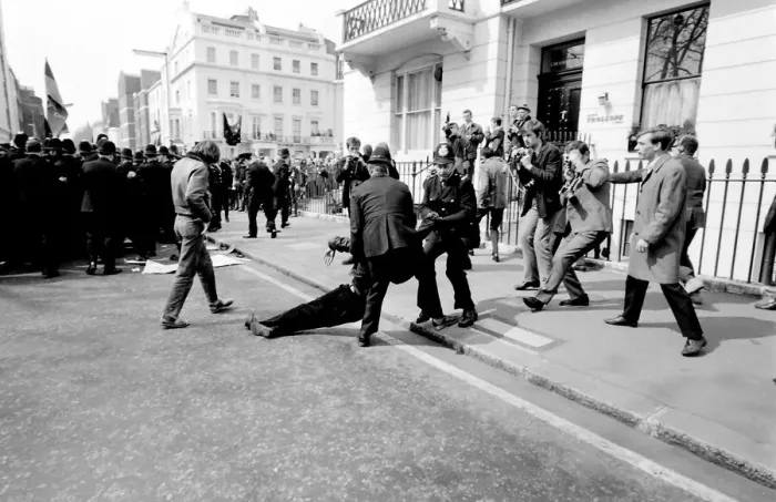 Framed Print : Demonstration in Chesham Place, Belgravia, London, with a struggle between protesters Framed Print : Demonstration in Chesham Place, Belgravia, London, with a struggle between protesters