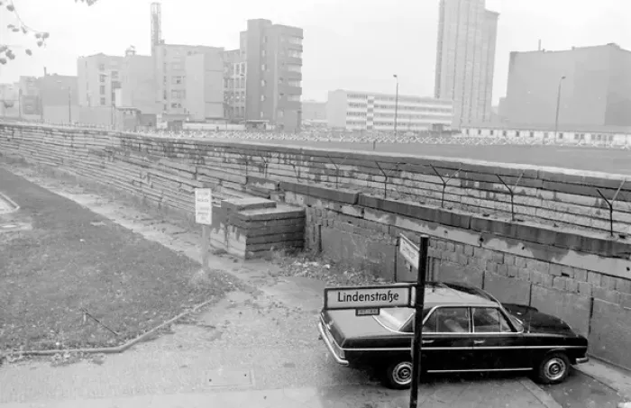 Framed Print : Depressing view of the Berlin Wall, Berlin, Germany Framed Print : Depressing view of the Berlin Wall, Berlin, Germany