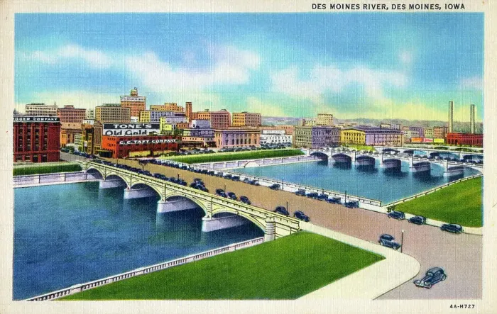 Framed Print : Des Moines River, Des Moines, Iowa, USA Framed Print : Des Moines River, Des Moines, Iowa, USA