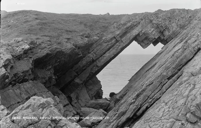 Framed Print : Devils Bridge at Worms Head Framed Print : Devils Bridge at Worms Head