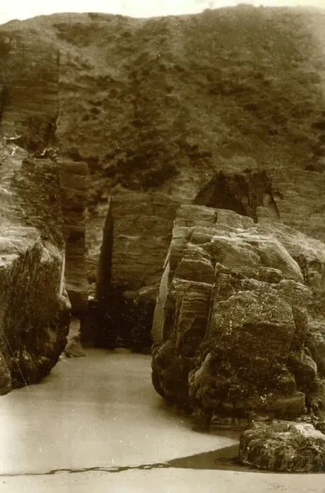 Framed Print : Devil's Cave, Tresaith, Cardigan, Wales Framed Print : Devil's Cave, Tresaith, Cardigan, Wales