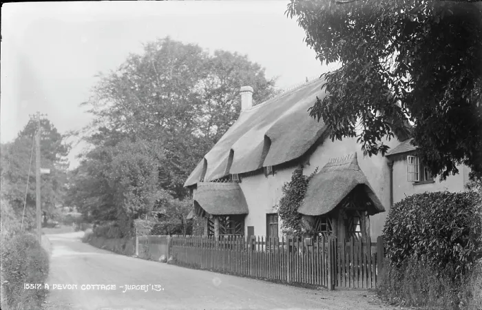 Framed Print : A Devon Cottage Framed Print : A Devon Cottage