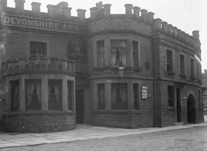 Framed Print : Devonshire Arms, Baslow, Peak District Framed Print : Devonshire Arms, Baslow, Peak District